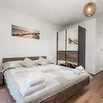 Schoenes Haus Fuer 8 Personen Mit Grossem Schwimmbad By Interhome * Drazice