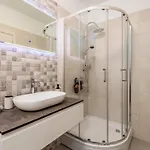 Schoenes Haus Fuer 8 Personen Mit Grossem Schwimmbad By Interhome