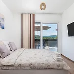 Schoenes Haus Fuer 8 Personen Mit Grossem Schwimmbad By Interhome Vakantiehuis