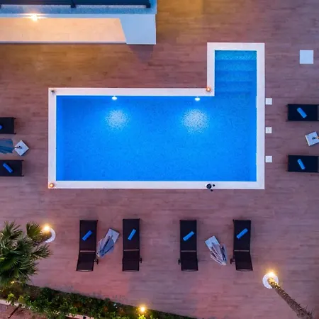Nyaraló Schoenes Haus Fuer 8 Personen Mit Grossem Schwimmbad By Interhome Dražice