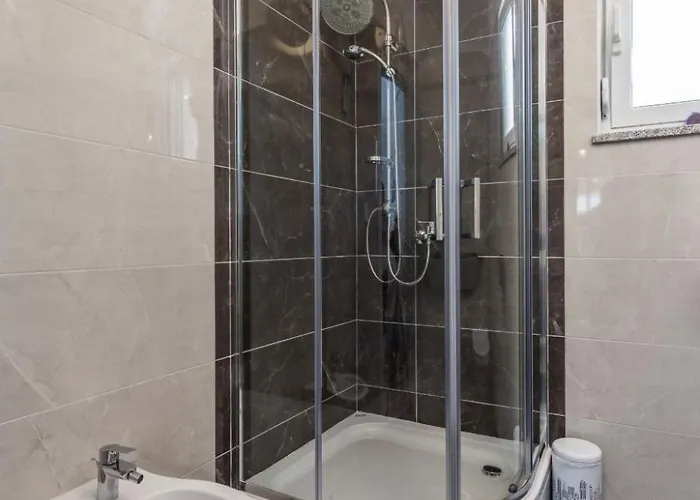 Nyaraló Schoenes Haus Fuer 8 Personen Mit Grossem Schwimmbad By Interhome *