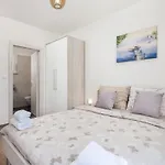Schoenes Haus Fuer 8 Personen Mit Grossem Schwimmbad By Interhome *
