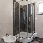Vakantiehuis Schoenes Haus Fuer 8 Personen Mit Grossem Schwimmbad By Interhome *